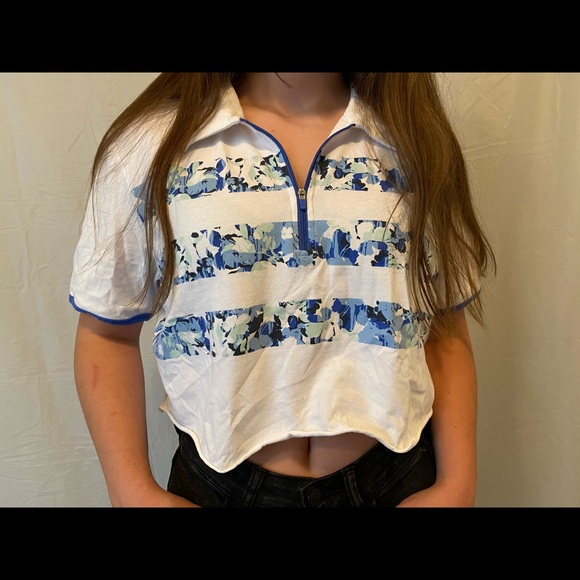 cropped top - Picture 3 of 4